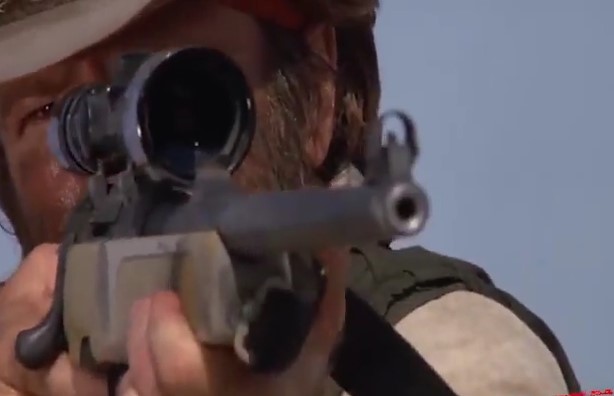 Ο Chuck Norris… πυροβολεί τους παίκτες του Survivor – Ένας ένας πέφτουν κάτω… (βίντεο)