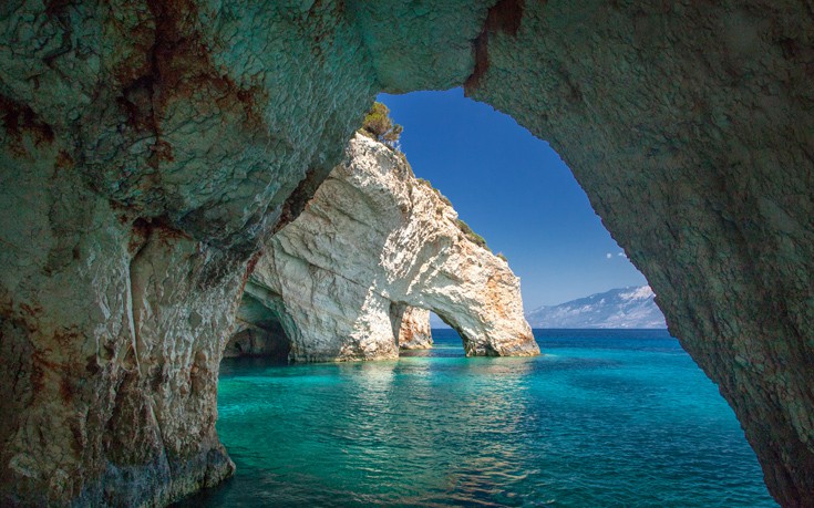 Γαλάζιες Σπηλιές Ζακύνθου: Θάλασσα και βράχια στον πιο συναρπαστικό συνδυασμό (φωτό)