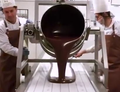 Πως φτιάχνεται η σοκολάτα – Ένα πραγματικά απολαυστικό βίντεο!
