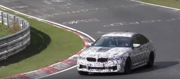 H νέα BMW M5 δοκιμάζεται με καταιγιστικό ρυθμό και … «ξηλώνει» το Nürburgring (βίντεο)