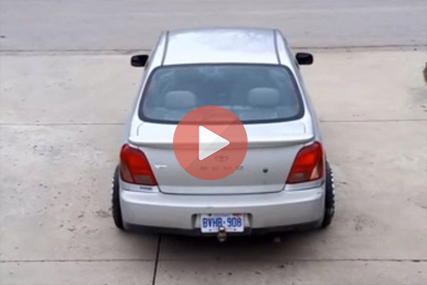 Βίντεο: Η πρωτοποριακή λύση για να παρκάρετε το αμάξι σας παντού