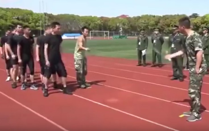 Με αυτόν τον περίεργο τρόπο προπονούνται οι Κινέζοι στρατιώτες! (βίντεο)