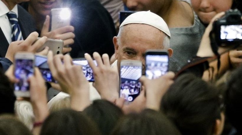 Πάπας Φραγκίσκος: «Να μη χρησιμοποιείται η λέξη «μητέρα» για να περιγράψει μια βόμβα»