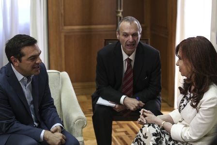 Βουλή: Εκατέρωθεν φιλοφρονήσεις στη συνάντηση Τσίπρα-Κίρχνερ – Ο λόγος της επίσκεψης στην Αθήνα (φωτό)