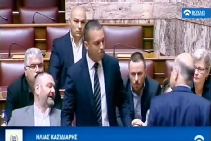 Η δήλωση του Ηλία Κασιδιάρη για το επεισόδιο στη Βουλή (βίντεο)