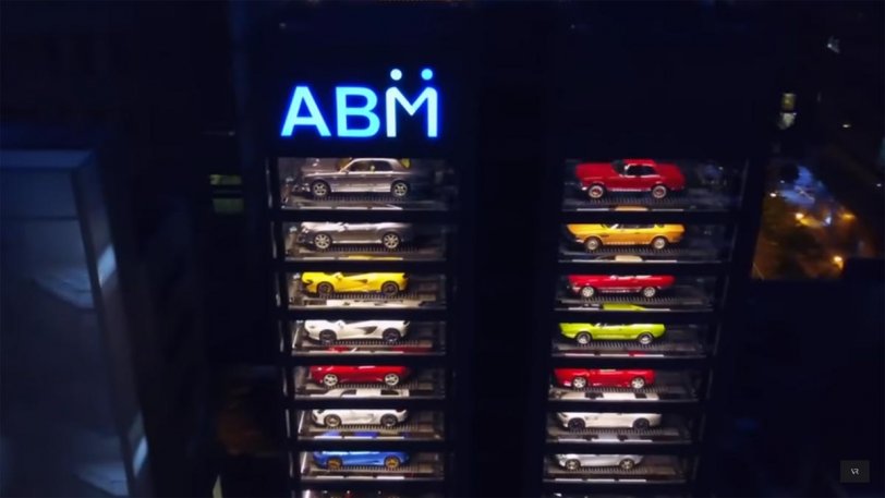 Βίντεο: Δείτε που είναι τα βράδια τα πιο πολυτελή και γρήγορα αυτοκίνητα!