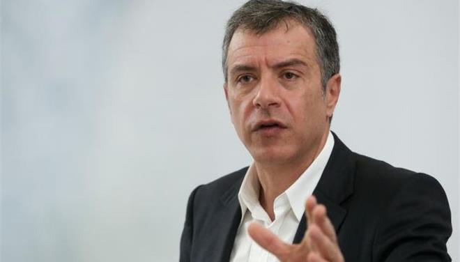 Σ.Θεοδωράκης: «Θα ήταν καλό η κυβέρνηση να περιορίσει τα non-paper»