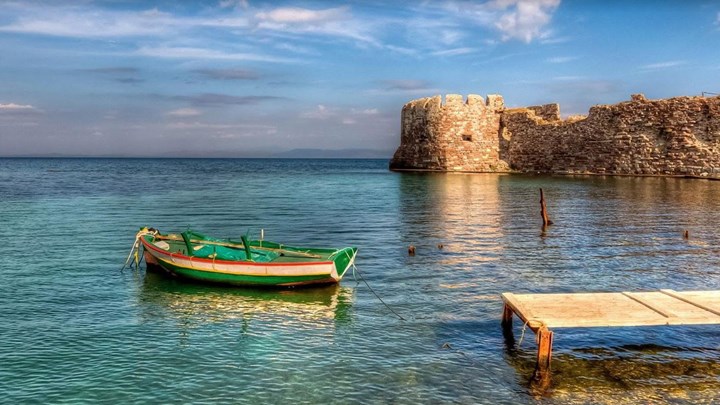NYT: Ελληνικό νησί στα 10 καλύτερα μέρη στην Ευρώπη για λάτρεις του νερού (φωτό)