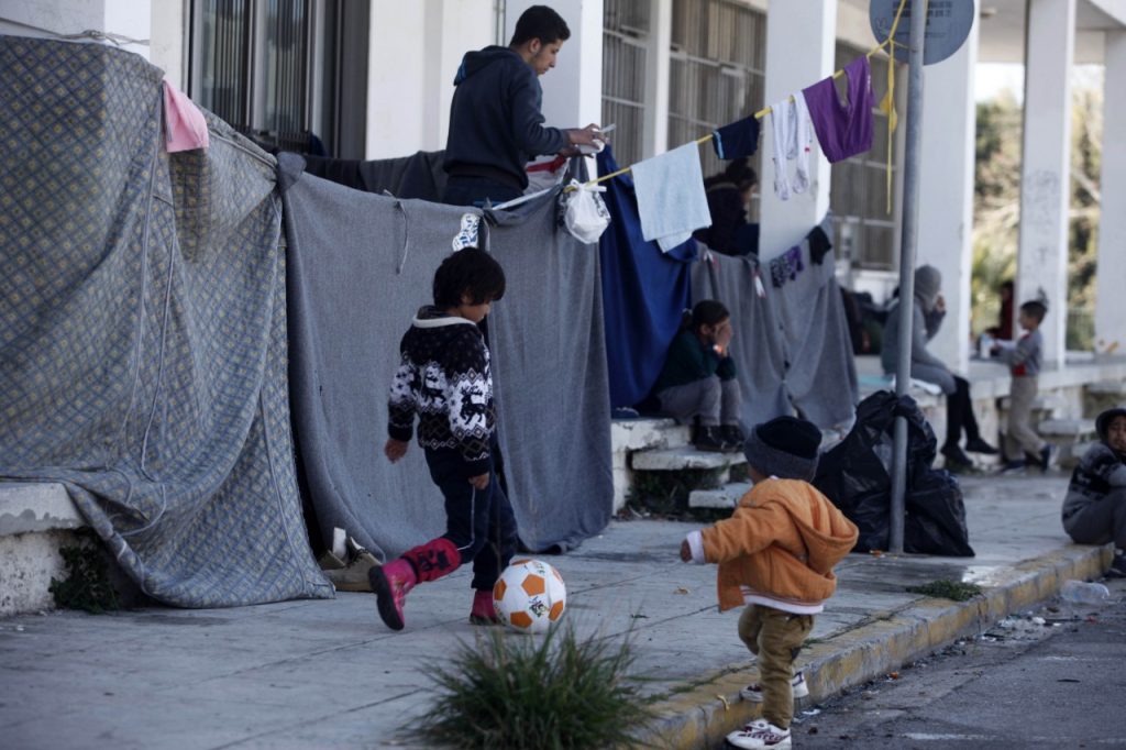 Ελληνικό: Ομάδα προσφύγων προκαλεί εμπρησμούς, διακινεί ναρκωτικά και εμπλέκεται σε περιστατικά βίας