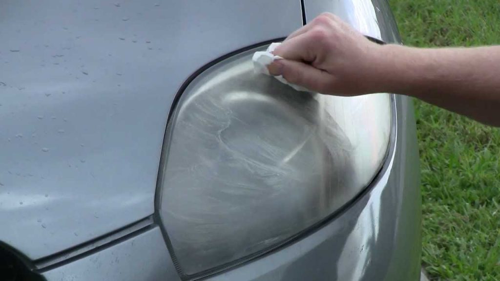 Βίντεο: Αυτός είναι ο τρόπος για να ξεθαμπώσετε εύκολα και δωρεάν τα φανάρια του αυτοκινήτου