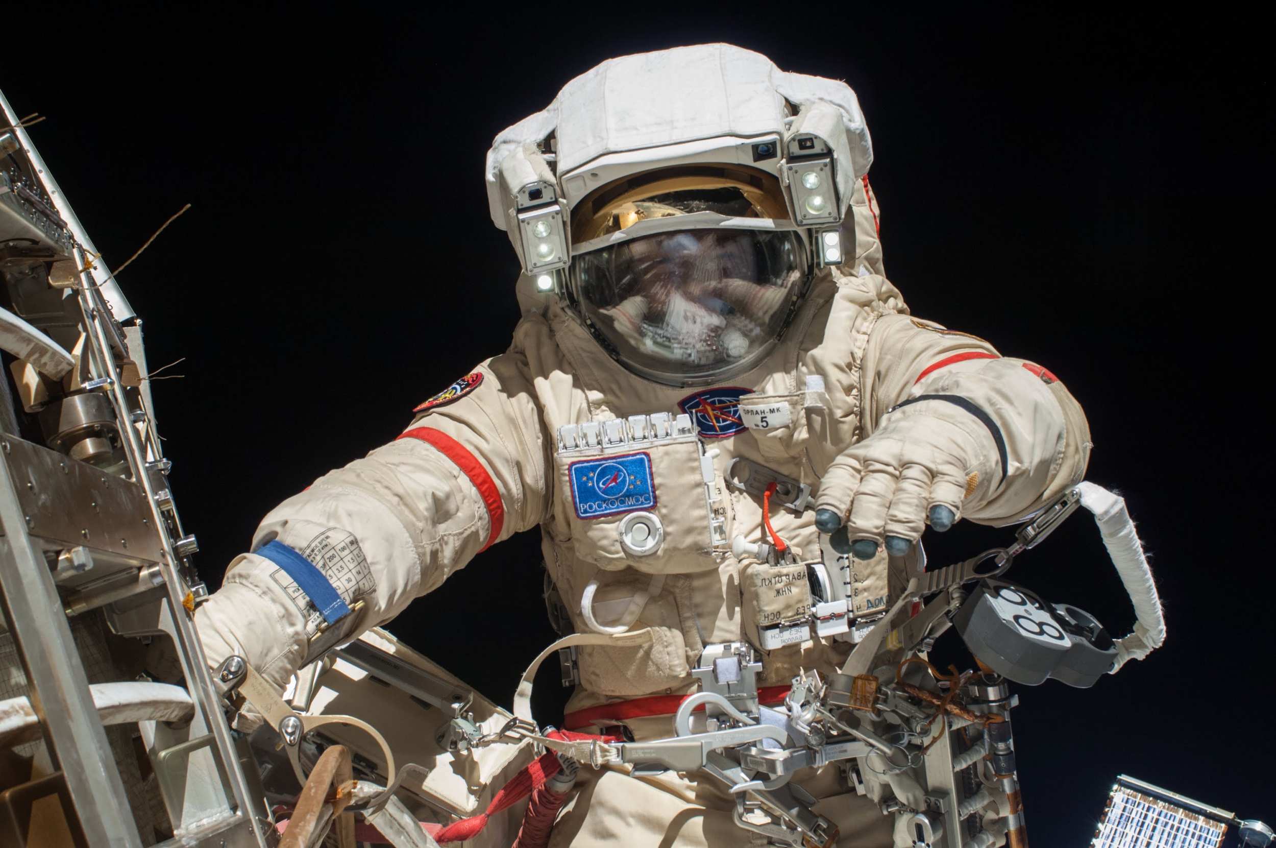 Δύο αστροναύτες μετά από 200 μέρες στο διάστημα επέστρεψαν με κάψουλα [Εικόνες+Βίντεο]