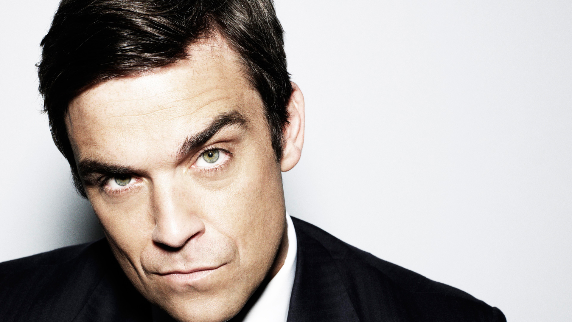 Robbie Williams: Η αφιέρωση και τα δάκρυα για τα θύματα του Μάντσεστερ (βίντεο)