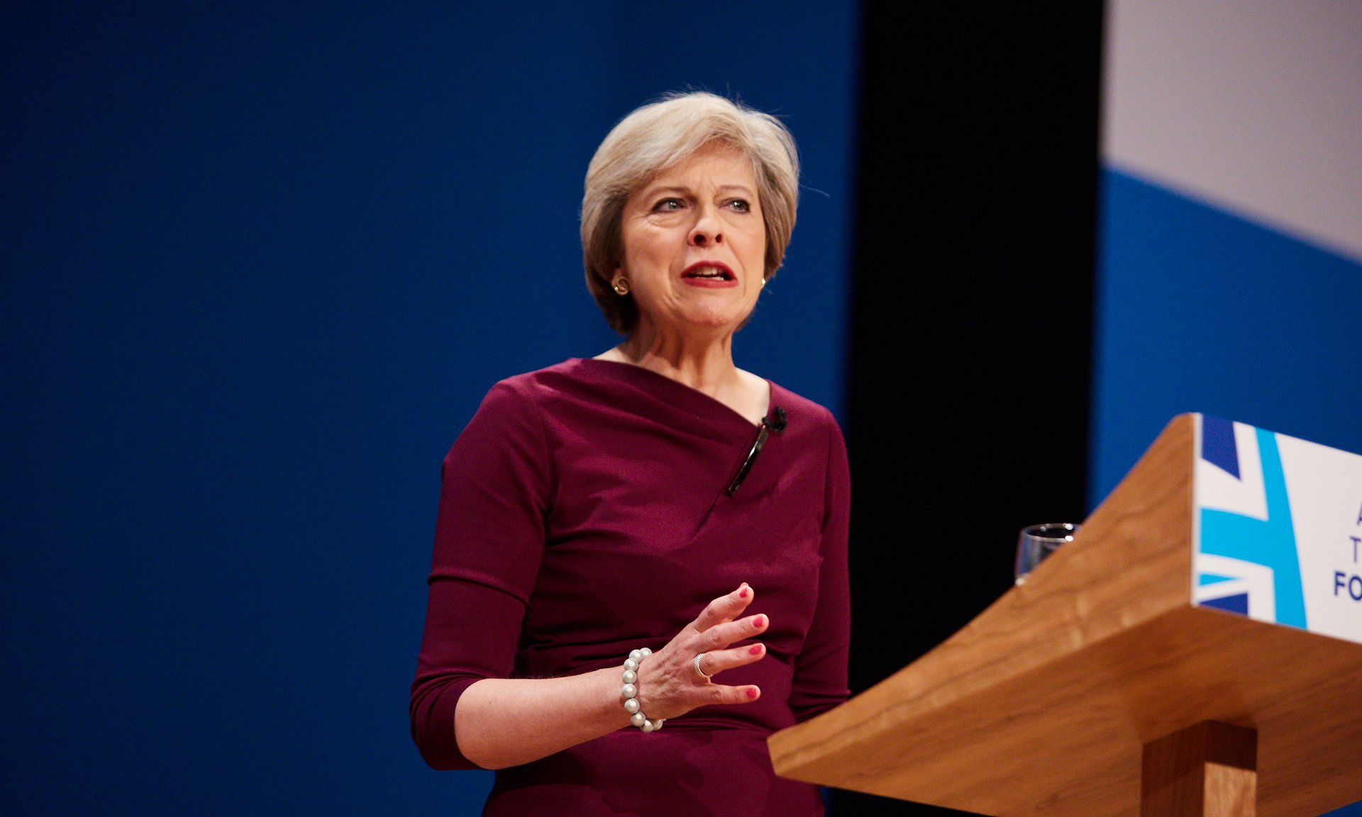 Τερέζα Μέι: «Πρέπει να είμαστε έτοιμοι να υπερασπιστούμε την Βρετανία»