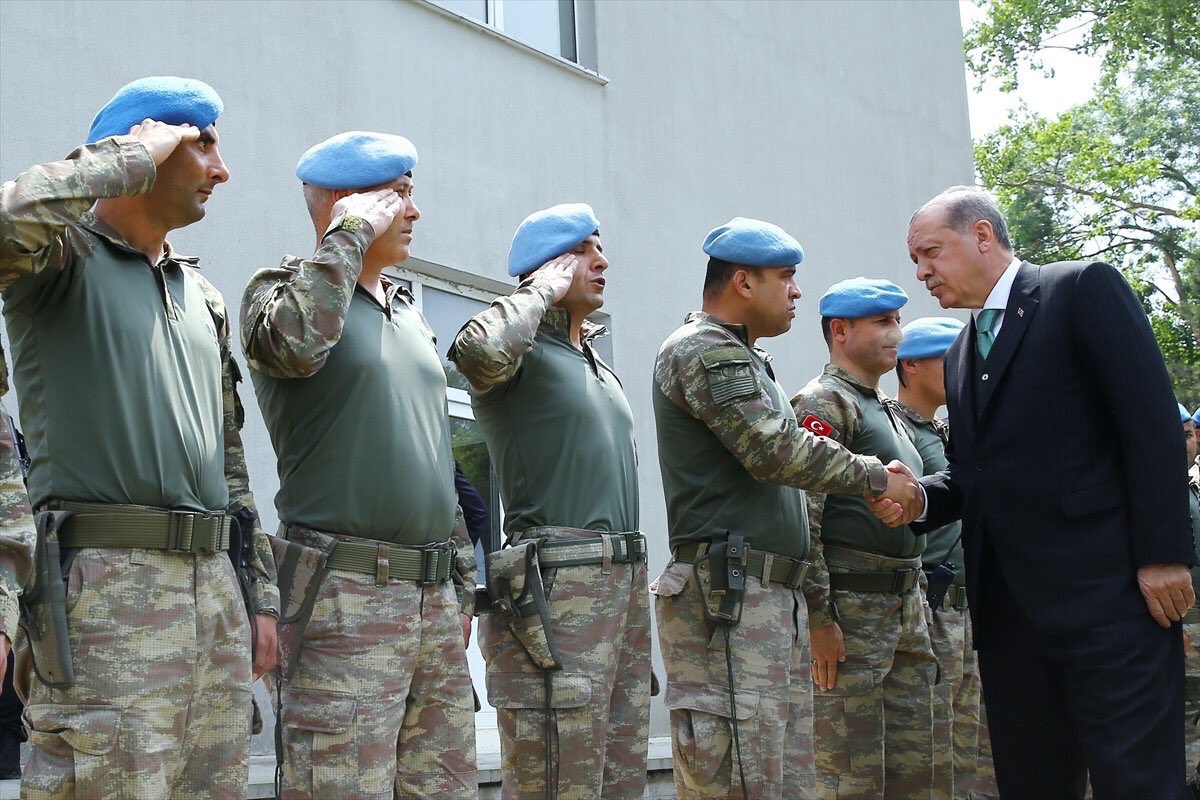 Ανασφάλεια Ρ.Τ.Ερντογάν: Αφαίρεσαν τα πιστόλια από στρατοχωροφύλακες που θα χαιρετούσε