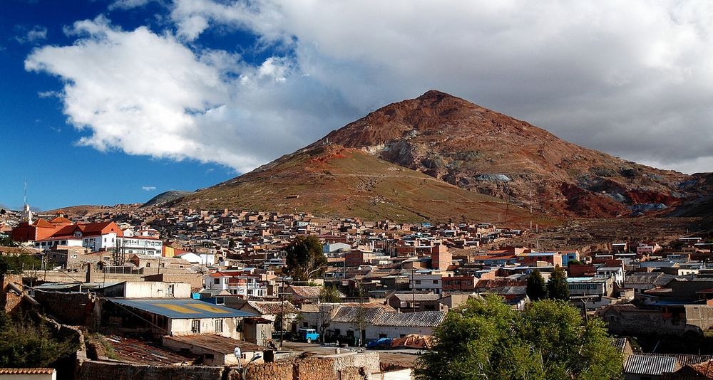 «Cerro Rico»: Το βουνό που «τρώει» τους άντρες! (φωτό)