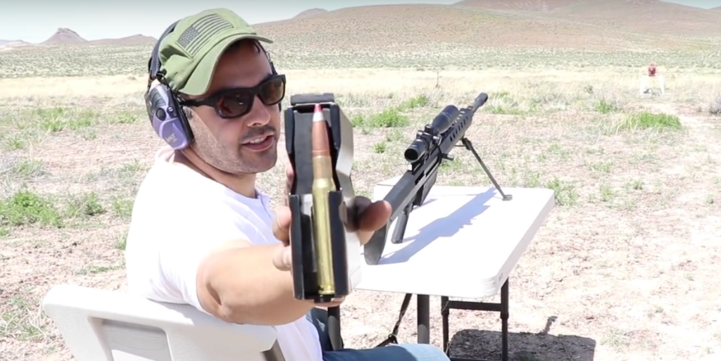 Βολή με πολυβόλο 50 Cal εναντίον φιάλης με ήλιον! – Τι θα συμβεί; (βίντεο)