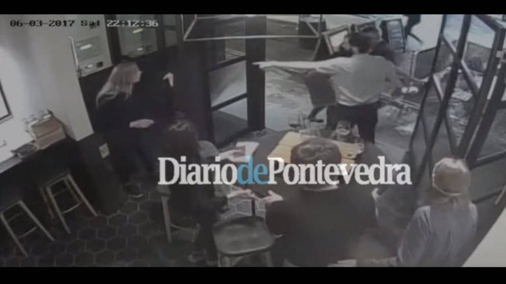 Νέο βίντεο: Οι εφιαλτικές στιγμές από την επίθεση στο Λονδίνο μέσα από ένα μπαρ