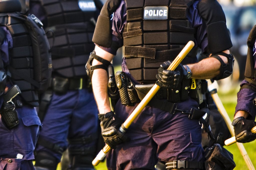 Λονδίνο: Αστυνομικός κυνήγησε τους τρομοκράτες με… το γλοπ του