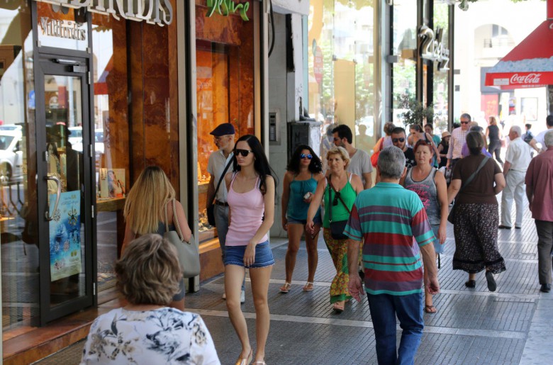 Θεσσαλονίκη: Ελάχιστα καταστήματα «παράκουσαν» την αργία του Αγίου Πνεύματος