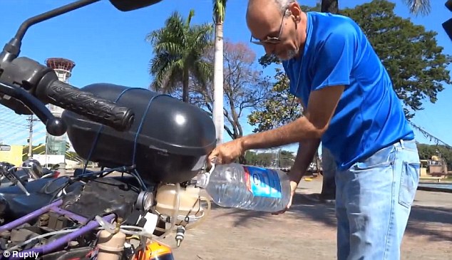 T Power H20: Η μοτοσικλέτα που ταξιδεύει 310 μίλια με ένα μόνο λίτρο νερού (φωτό, βίντεο)