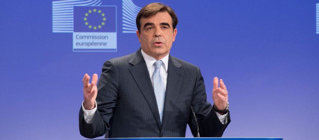 Κομισιόν: «Ανάγκη να «κατανοηθεί» το ζήτημα του ελληνικού χρέους από τους εταίρους»