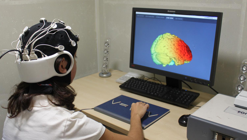 Ηλεκτρικό «καπέλο» με την συμμετοχή Ελληνίδας διεγείρει τον εγκέφαλο και βελτιώνει την δημιουργικότητα