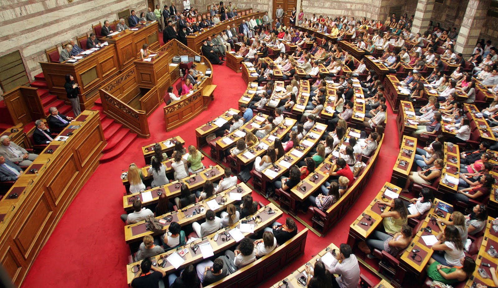 Βουλή: ΠΑΣΟΚ και ΚΚΕ αποχώρησαν από την διαδικασία ψήφισης των νέων μέτρων