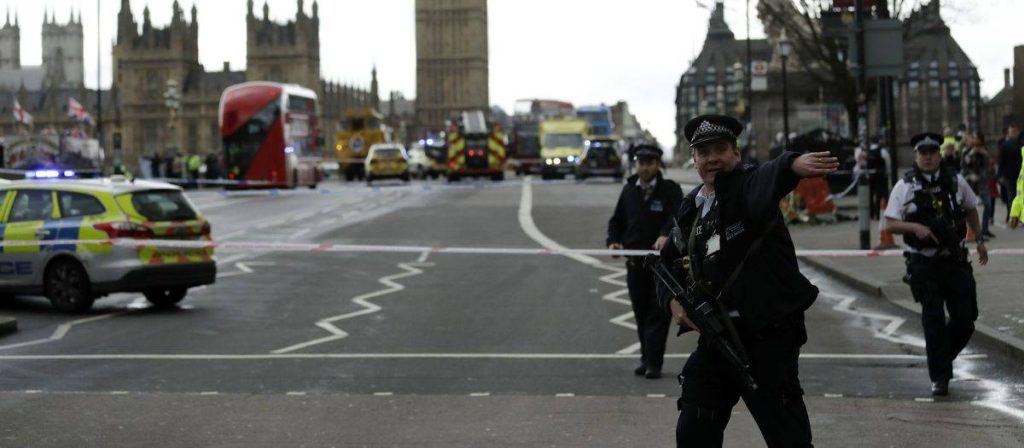 Επίθεση Βρετανία: Εικόνες από τα όπλα των Ισλαμιστών που σκόρπισαν τον τρόμο (φωτό, βίντεο)