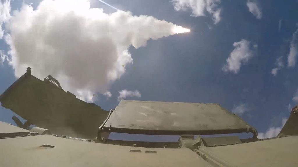 Βίντεο: Εκτοξεύσεις πυραύλων από το αντιαεροπορικό «Tor-M2»