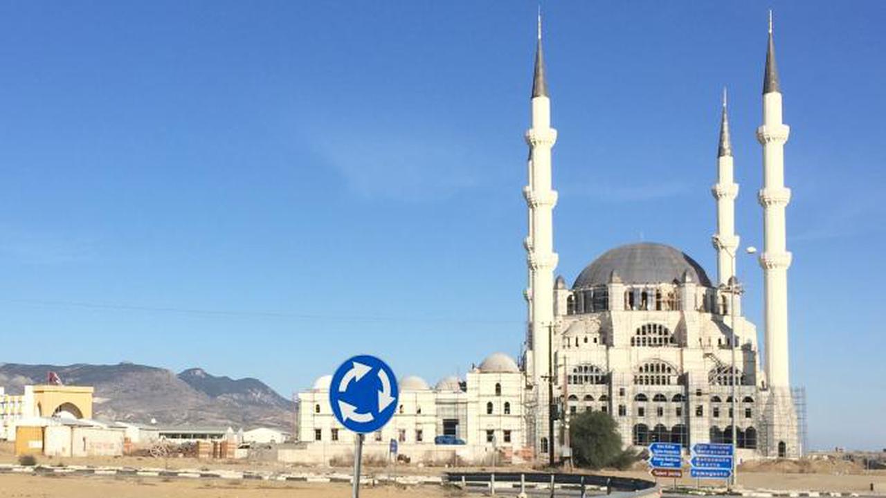 Απίστευτη καταγγελία Τουρκοκύπριων δασκάλων στα Κατεχόμενα: «Έχουμε περισσότερα τζαμιά παρά σχολεία!»