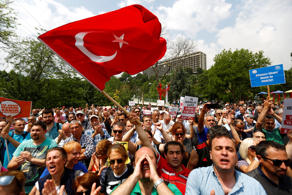 Ξεκίνησε η πορεία 400 χλμ. της τουρκικής αντιπολίτευσης ενάντια στην φυλάκιση βουλευτή (φωτό)