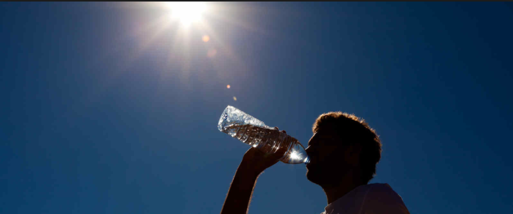 Προσοχή: Μην αφήνετε πλαστικά μπουκάλια νερού στη ζέστη υπάρχει κίνδυνος για καρκίνο