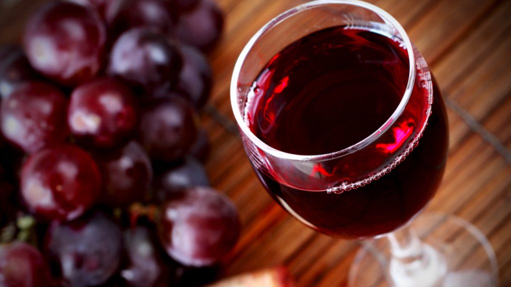 Δείτε ένα απίστευτο τρικ για παγωμένο κρασί… χωρίς παγάκια!