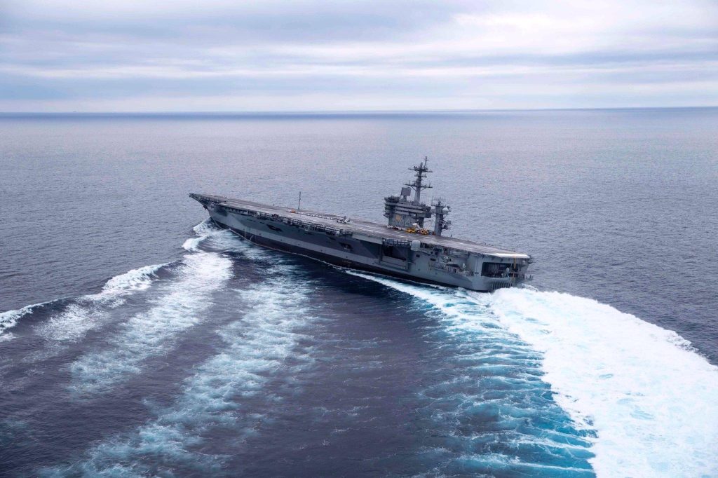 Η ζωή στο αεροπλανοφόρο USS Abraham Lincoln κατά τις θαλάσσιες δοκιμές (βίντεο)