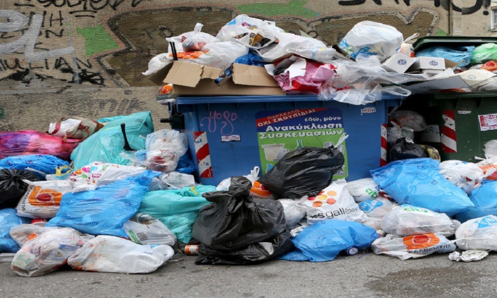 Κινητοποιήσεις των εργαζομένων στους Δήμους – Σκουπίδια μέχρι και την Πέμπτη στους δρόμους της Αθήνας