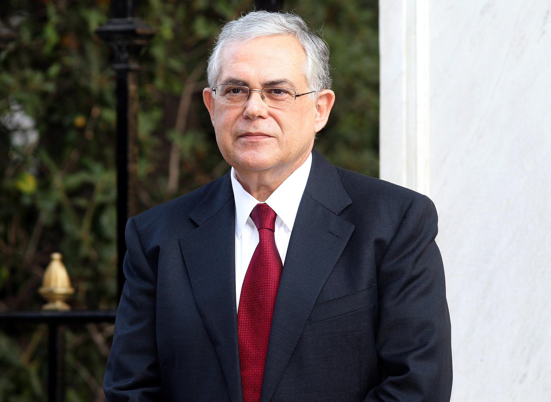 Ακόμη στην ΜΑΦ του «Ευαγγελισμού» ο Λ. Παπαδήμος εδώ και 24 μέρες – Φόβοι για νέο χτύπημα των «Πυρήνων»; (φωτό, βίντεο)