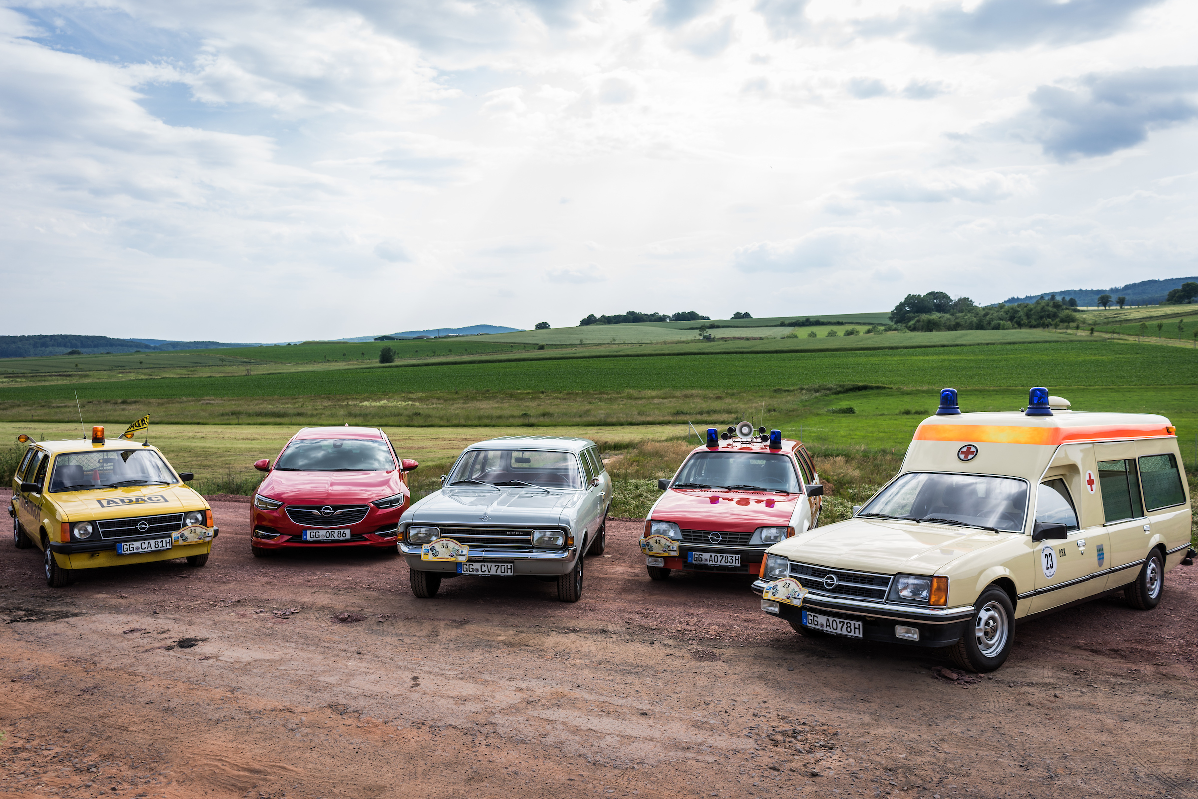Χαμόγελα και χειροκροτήματα για τα ιστορικά Opel  στο ράλι Κλασικών Αυτοκινήτων
