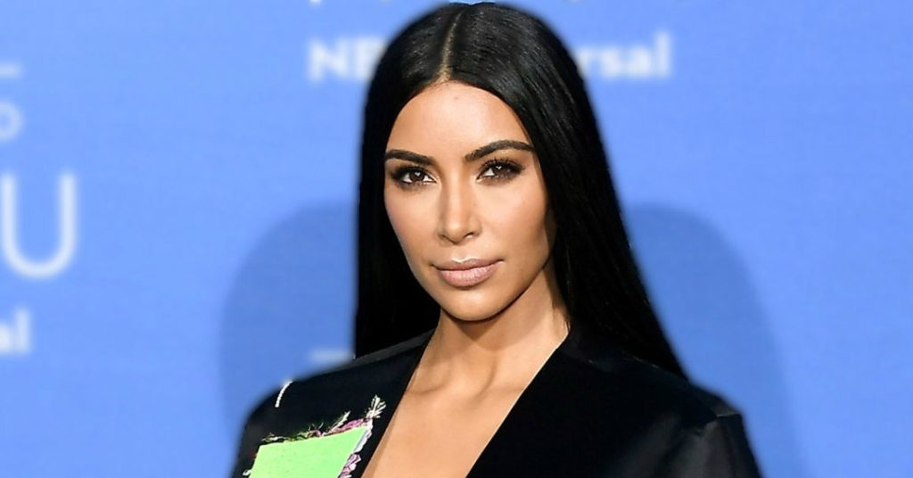 Δέκα πράγματα που θα σας κάνουν να συμπαθήσετε τη Kim Kardashian (βίντεο)