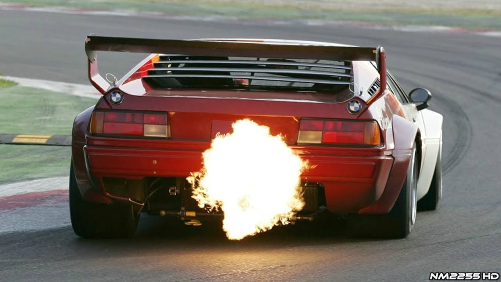 Βίντεο: Φλόγες και ηχητική απόλαυση από μια BMW M1 ProCar