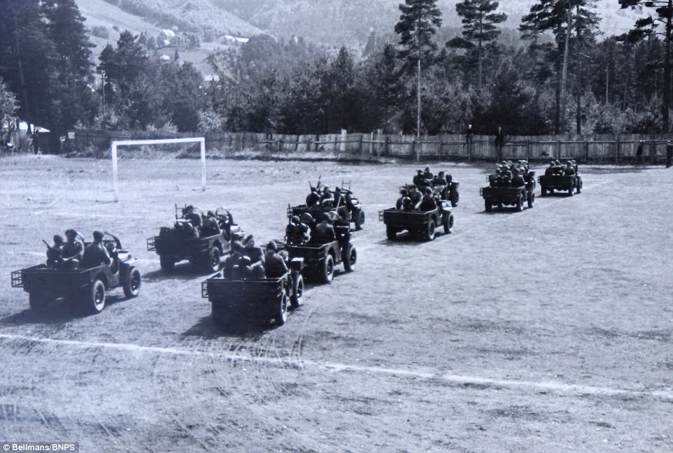 Βρετανία: Έπαιζαν ποδόσφαιρο την ώρα της ξεκούρασης στον πόλεμο κατά των Ναζί (φωτό)
