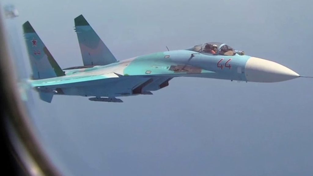 ΕΚΤΑΚΤΟ: Ρωσικά οπλισμένα μαχητικά σε απόσταση 1,5 μέτρου από αμερικανικό αεροσκάφος ηλεκτρονικού πολέμου!