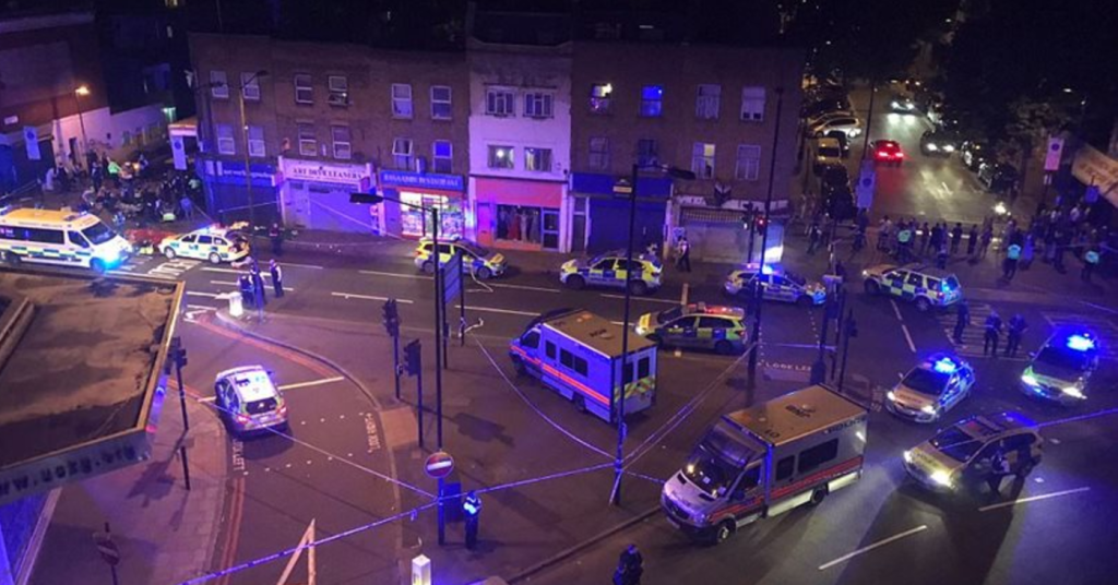 Βίντεο: Επίθεση σε τζαμί στο Λονδίνο απο ύποπτο άνδρα