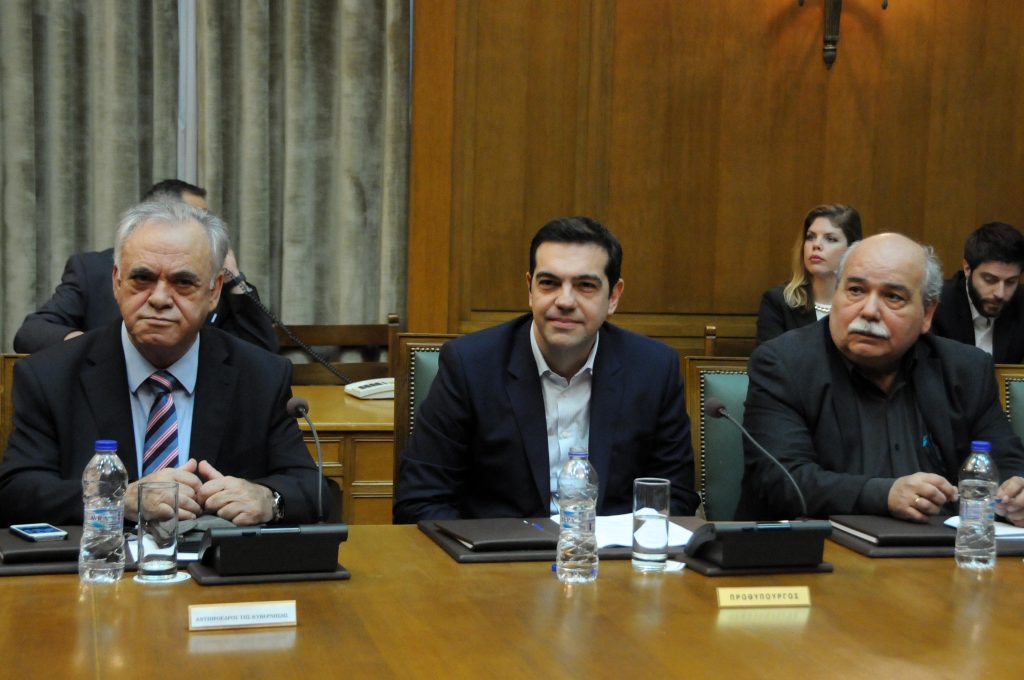 Με πονοκέφαλους εσωκομματικούς και… εξωκομματικούς το Υπουργικό Συμβούλιο υπό τον Αλέξη Τσίπρα