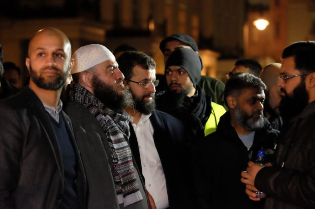 Βρετανός μουσουλμάνος σε ντελίριο: Θα ποδοπατήσουμε την Δημοκρατία