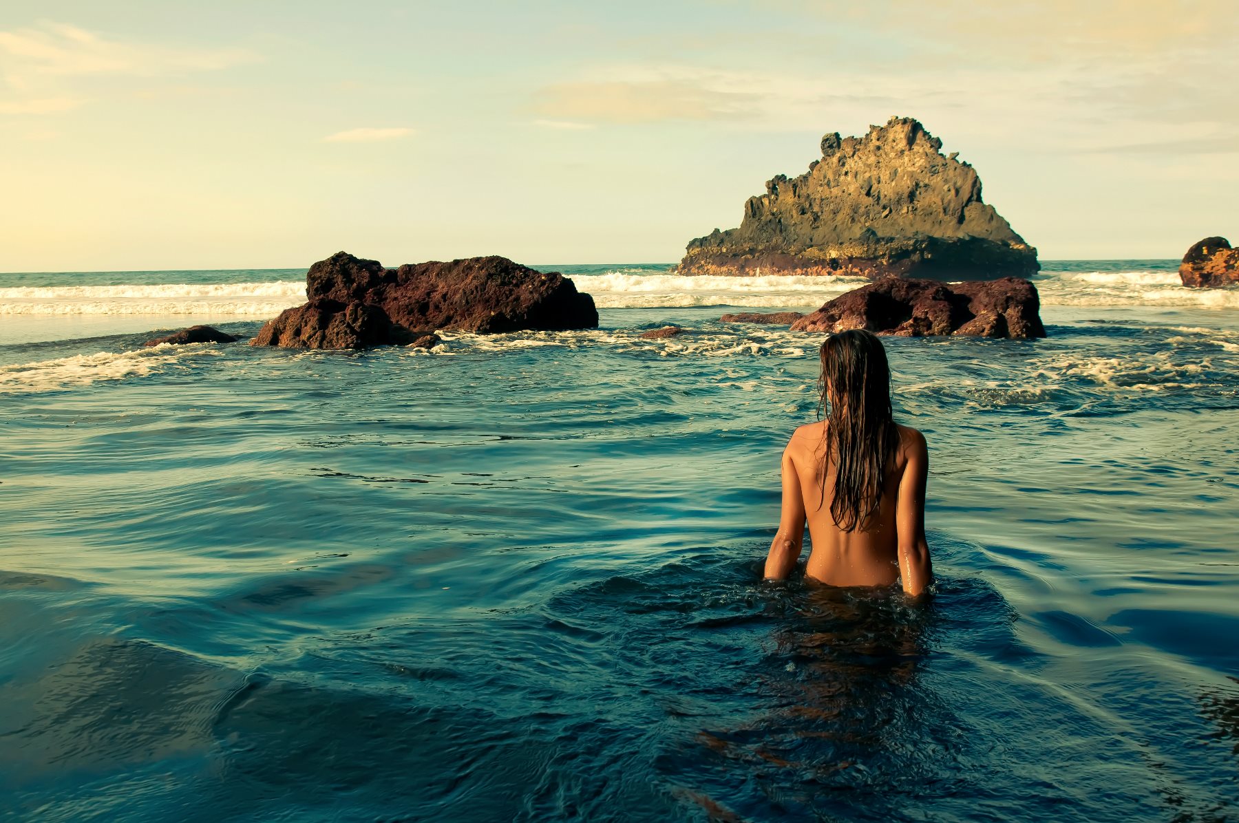 Σε ποιες παραλίες μπορείτε να κάνετε ελεύθερα γυμνισμό στην Αττική (φωτό)