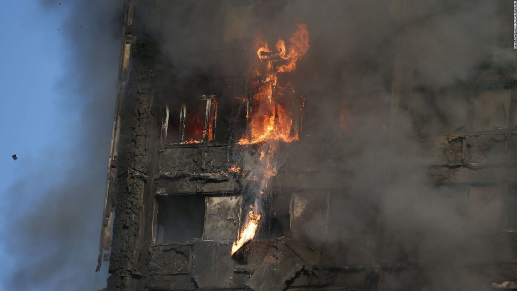 Λονδίνο: Τουλάχιστον άλλα 600 κτίρια κινδυνεύουν από πυρκαγιές – Έχουν επένδυση παρόμοια με του Γκρένφελ