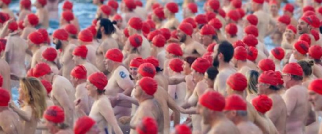 Βίντεο: Χιλιάδες κολυμβητές βούτηξαν γυμνοί για το χειμερινό ηλιοστάσιο στην Τασμανία