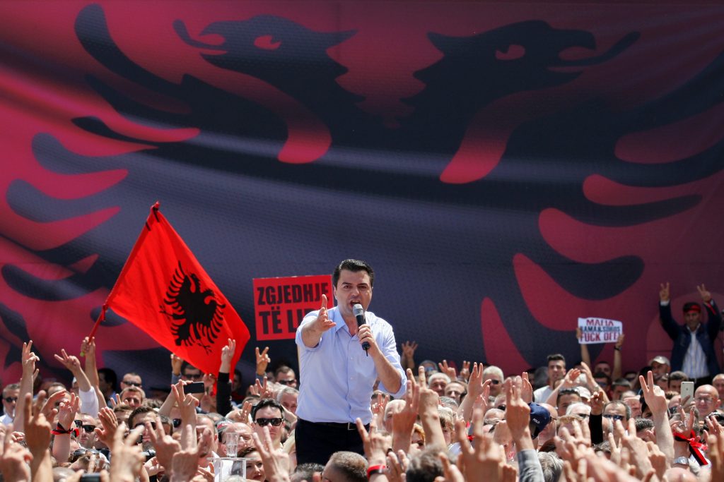 Αλβανία: Εκλογές… εν μέσω διαμάχης για το «εθνικό προϊόν» … την κάνναβη