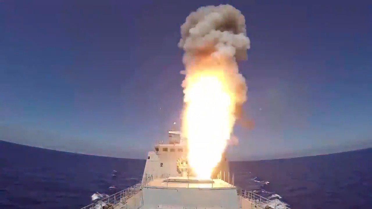Συρία: Δύο φρεγάτες του ρωσικού πολεμικού ναυτικού ισοπέδωσαν με έξι πυραύλους Kalibr… στόχους του ISIS (φωτό, βίντεο)