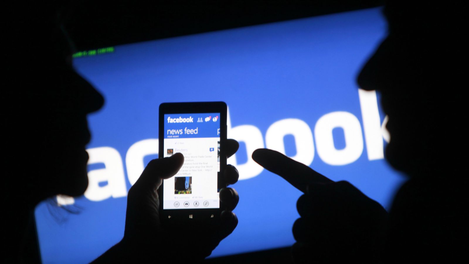 Εργαλεία χειραγώγησης το Facebook και το twitter σύμφωνα με επίσημη έρευνα